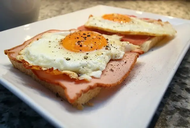 fried-egg-on-the-toast